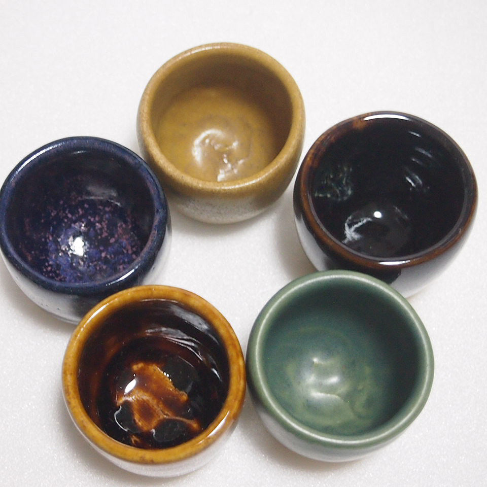Vintage Set of 5 sake cups, presented in a wooden box